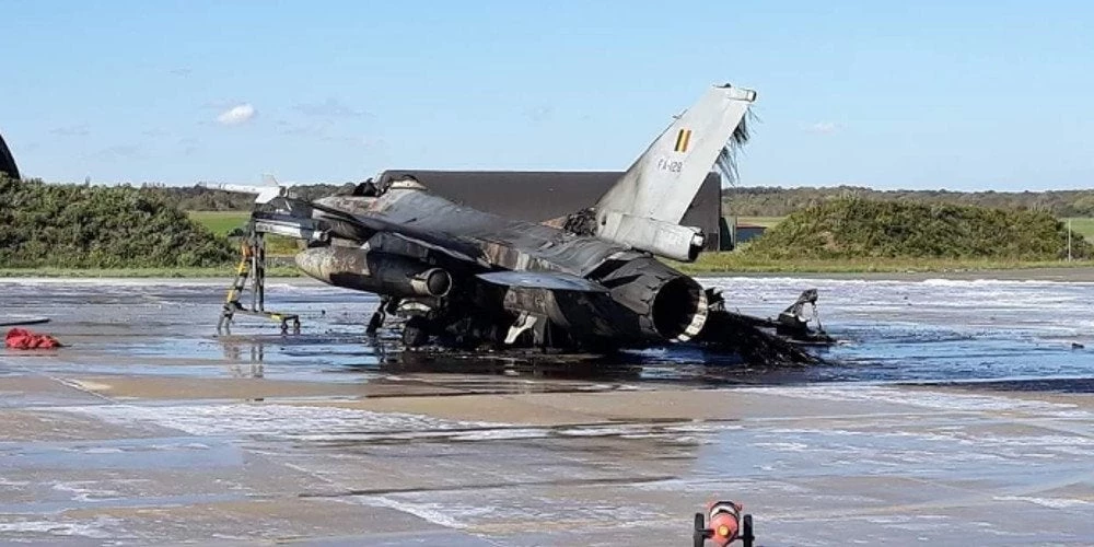 Εκρήξεις και φωτιά σε F-16 σε αεροπορική βάση στο Βέλγιο (εικόνες)